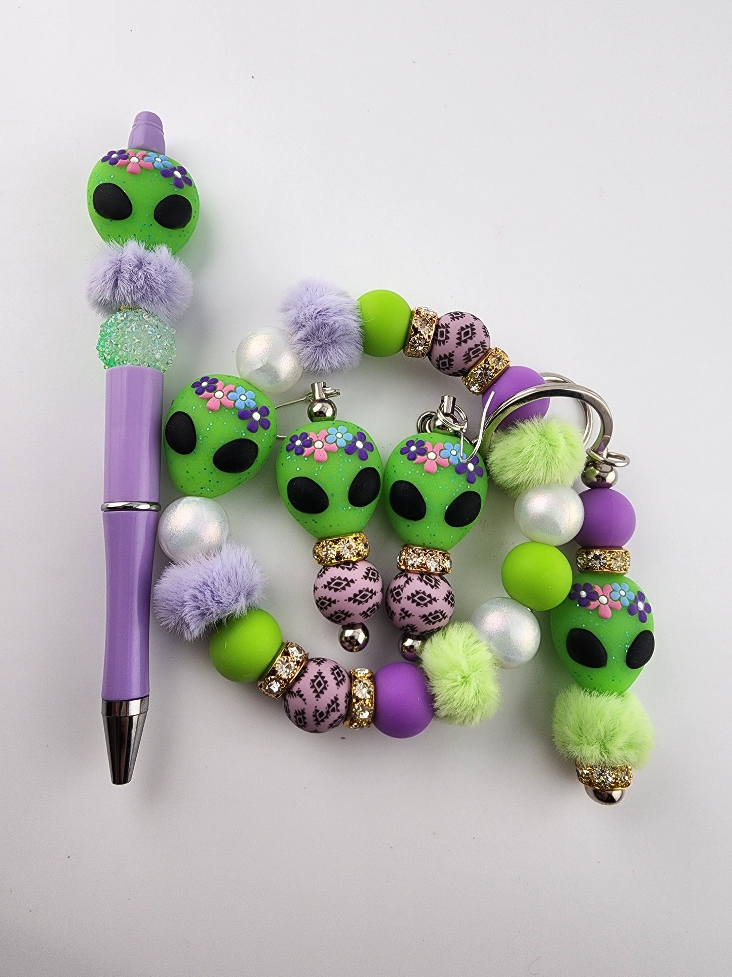 Glow in the dark alien custom silicone set wristlet pen earrings keychain