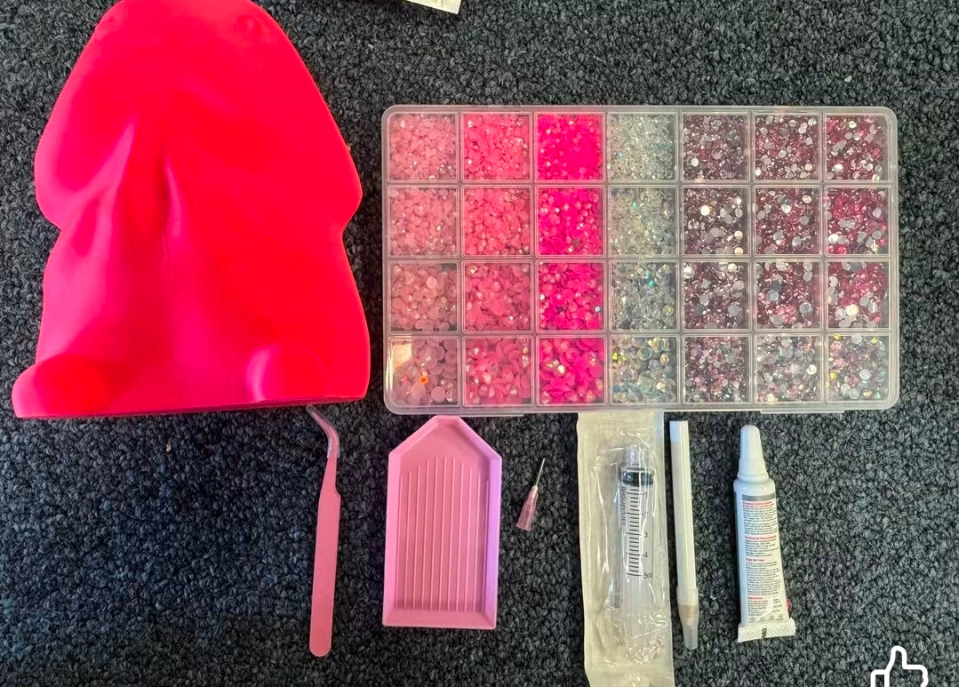 Brand new Richard bedazzling kits! Kits come with everything you see here! One rhinestone set, one big richard, tweezers trays glue and picker! Richard will be random color...tat 1 to 2 weeks
