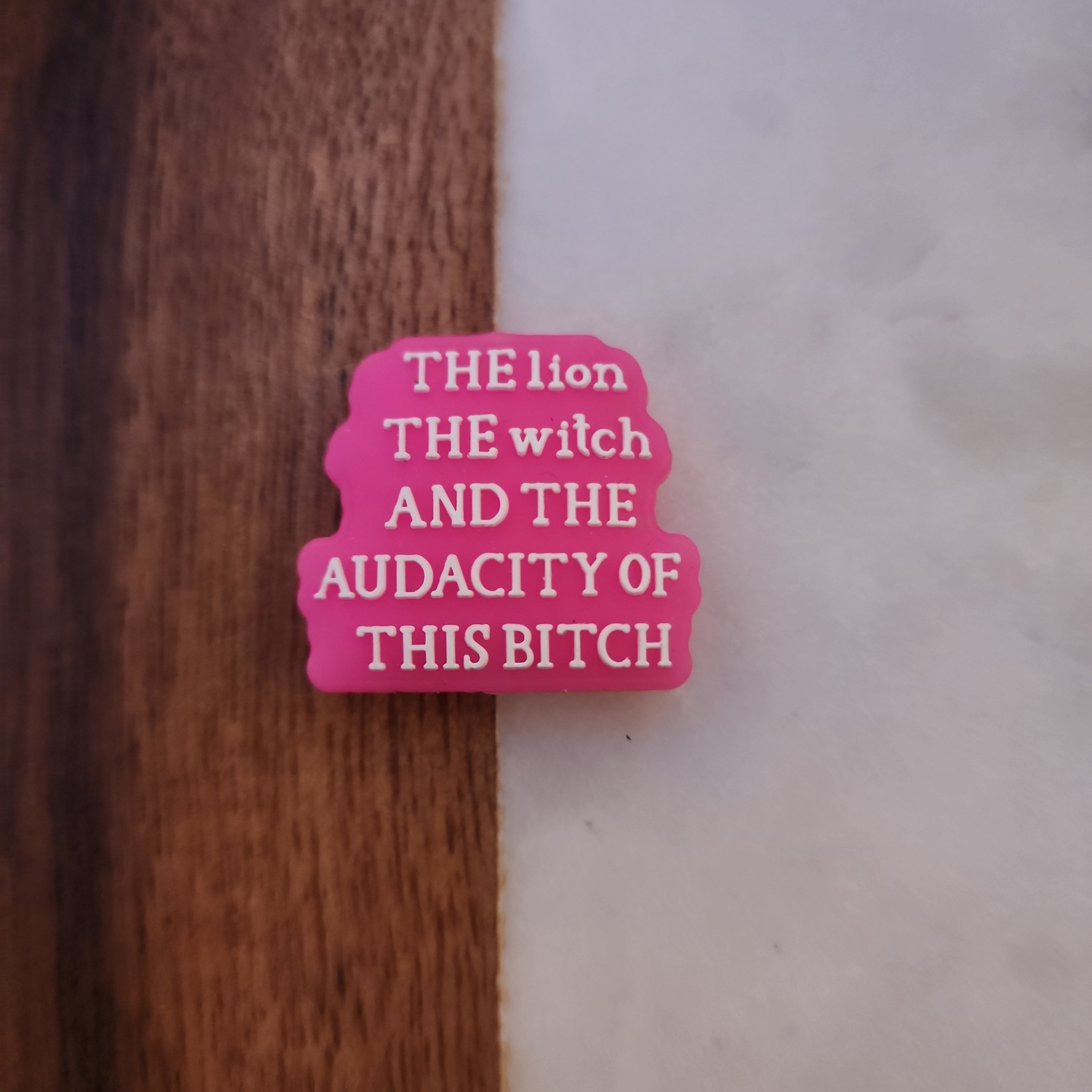 The lion the witch and the audacity silicone bead pink Daisyland & Co