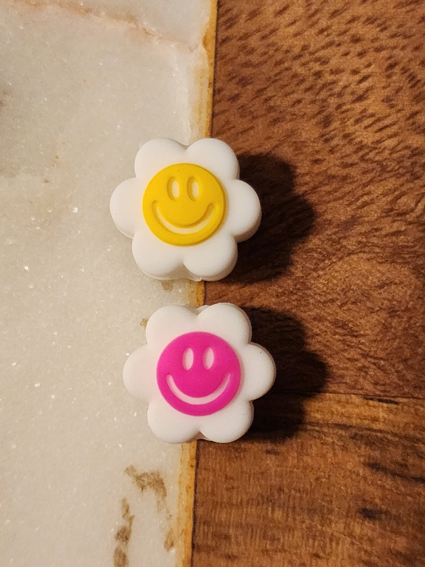 happy daisy teeny silicone beads