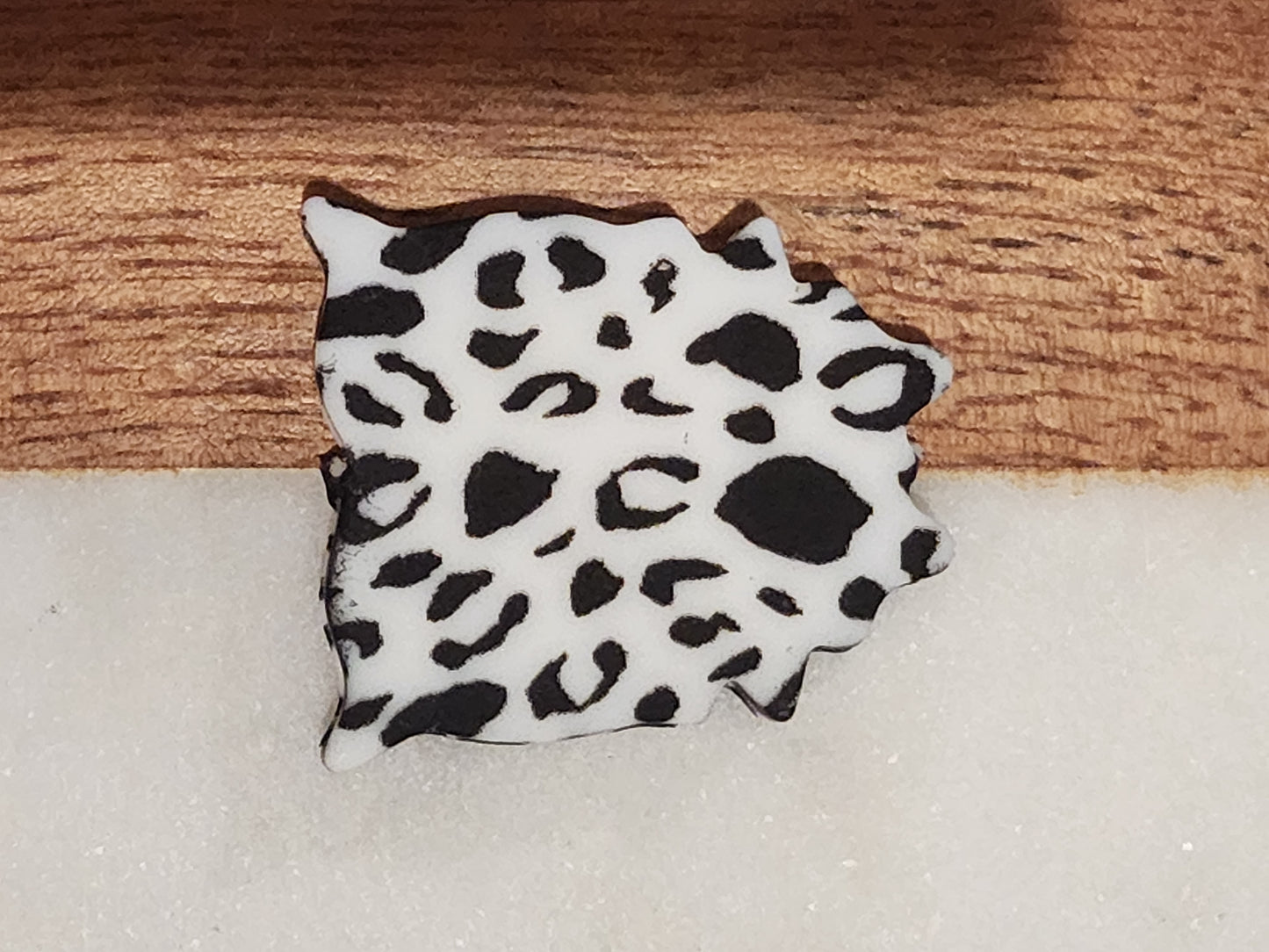 Cheetah print cowhide rug silicone focal bead beads